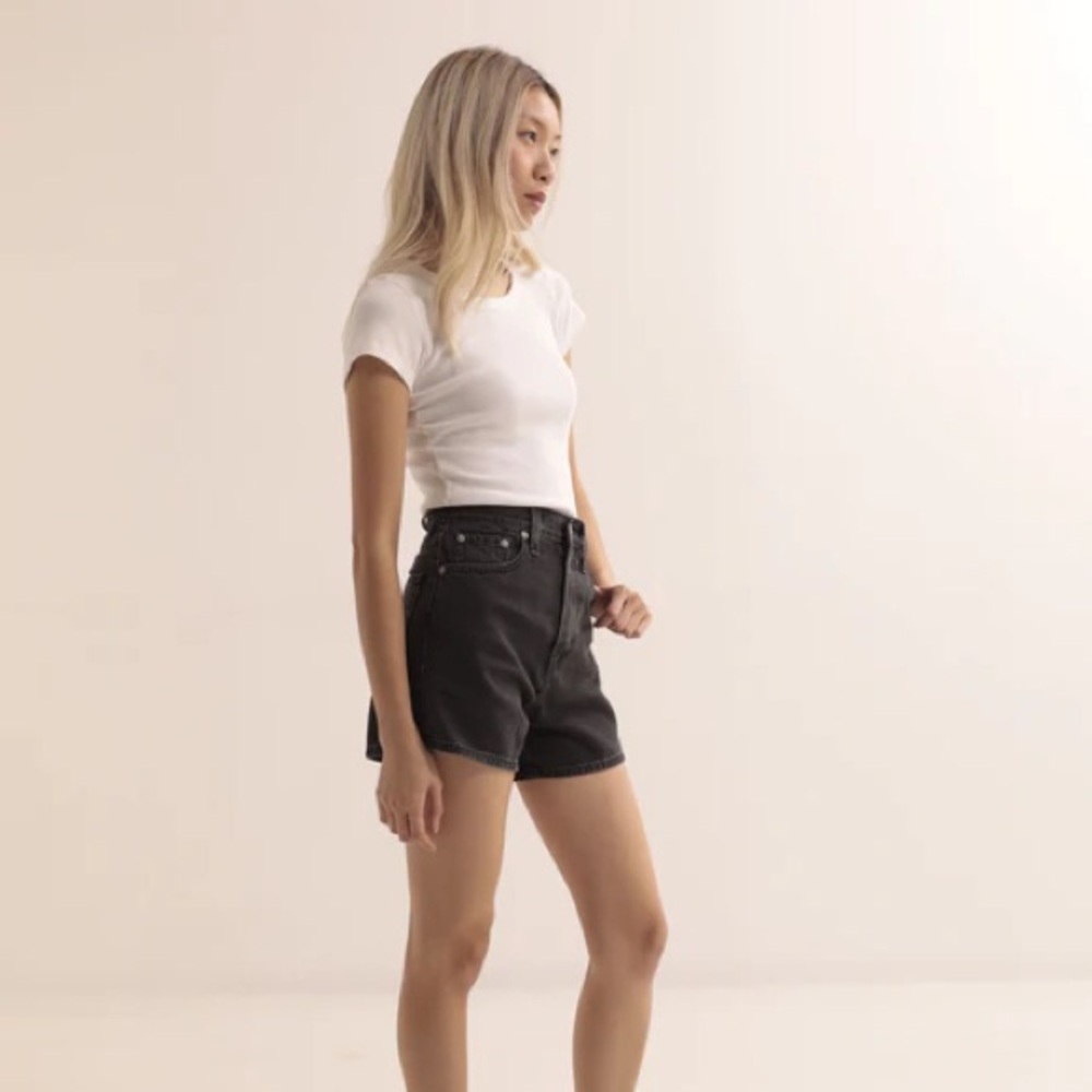 Levi’s High Loose Denim Shorts in Legit - Picture 8 of 14